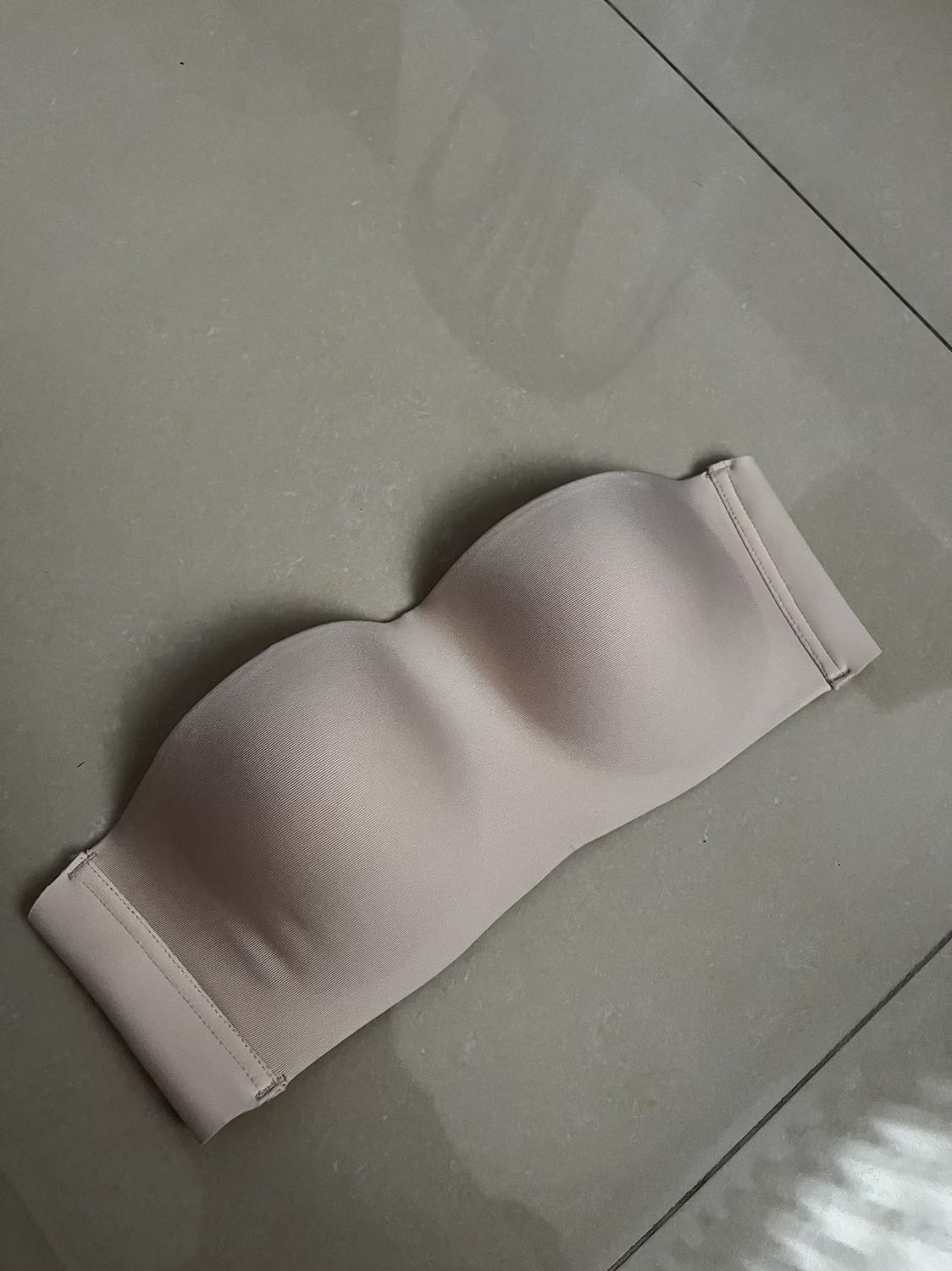 Tiền nào của đó, chất lượng oke lắm, áo mỏng thoải mái, nhưng sẽ ko dành cho ai muốn nâng ngực nhiều. Áo nếu  biết cách mặc thì nhìn ngực ko đẹp,mn phải đẩy ngực lên vào khuôn áo thì mặc mới đẹp