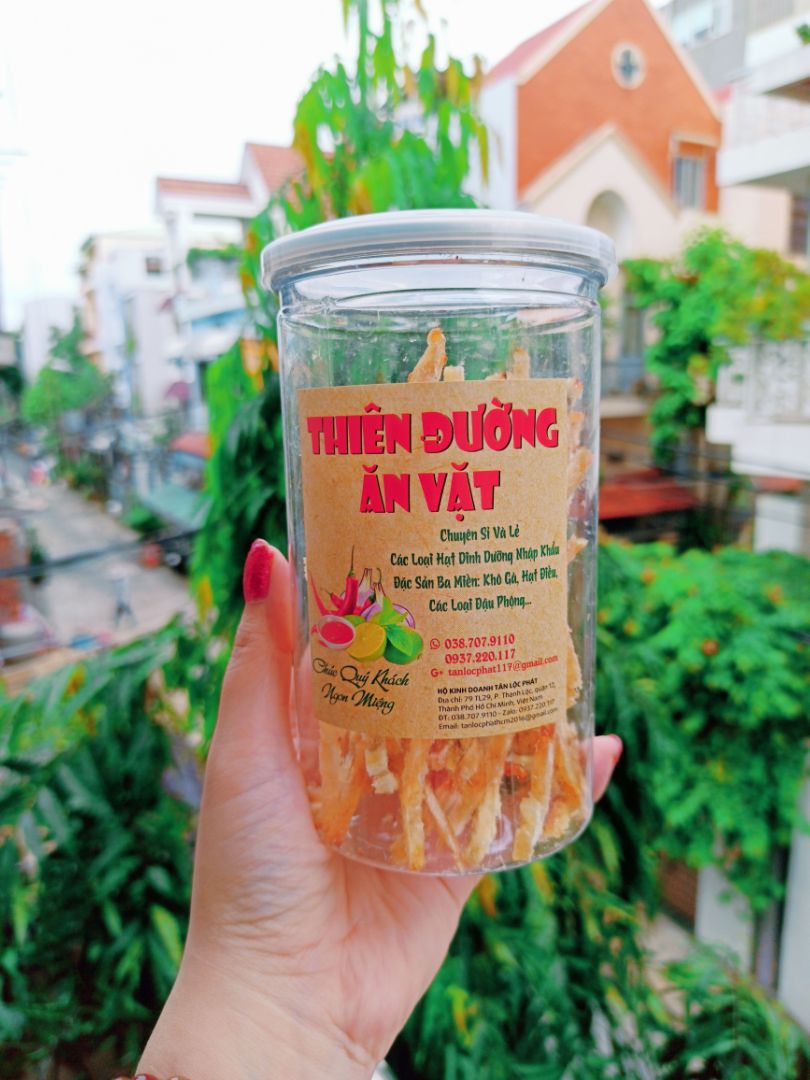 Khô cá rất mềm và ăn cực kỳ ngon, mình rất thích hương vị này. Chấm với tương ớt càng tuyệt hảo hơn nữa.