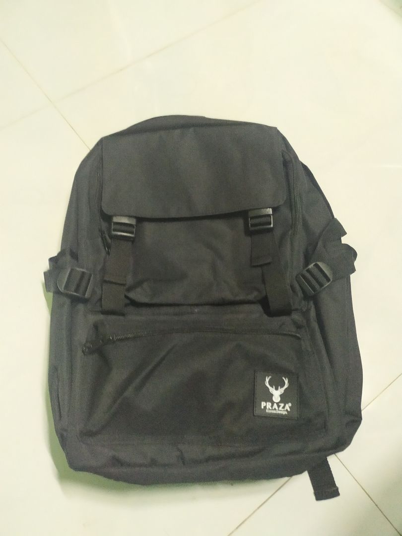 Da cặp tốt lắm, 2 cái quai đeo cũng chắc không sợ bị bung ra, đặc biệt có nhiều ngăn và ngăn để nước cao nữa rất tiện lợi. Với giá này thì tuyệt vời ?.