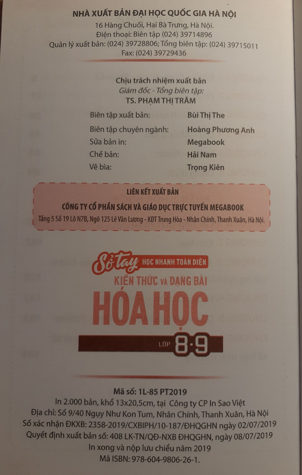 Sách hịn lắm mng ưi =< tui mua lúc đang sale còn 37.000 á nên giá cũng uki lun nma đặt xong gòi hôm sau tui vô lại thấy sale còn 34.000 á hmu hmu =((. Sách in chất lượng tốt lắm í, trình bày bố cục rõ ràng và dễ hiểu, sách cũng nhỏ gọn dễ đem theo học bất cứ lúc nào lun á. Sách này rất tốt cho mấy bạn mất gốc Hóa như tui nè TvT. Sách hịn lắm mng ưi =< tui mua lúc đang sale còn 37.000 á nên giá cũng uki lun nma đặt xong gòi hôm sau tui vô lại thấy sale còn 34.000 á hmu hmu =((. Sách in chất lượng tốt lắm í, trình bày bố cục rõ ràng và dễ hiểu, sách cũng nhỏ gọn dễ đem theo học bất cứ lúc nào lun á. Sách này rất tốt cho mấy bạn mất gốc Hóa như tui nè TvT.