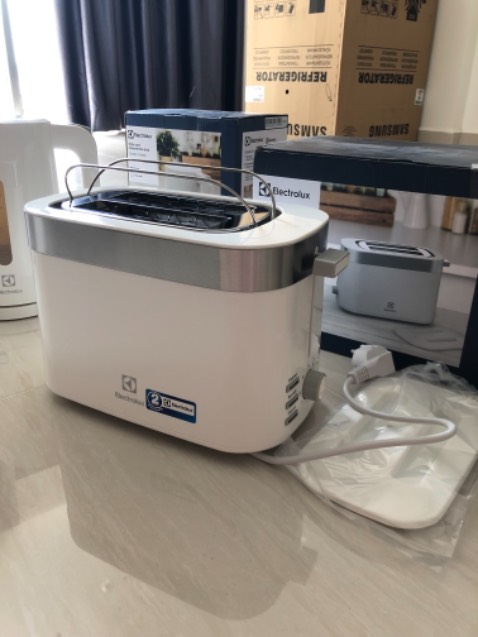 Máy trắng đẹp, xài ok la, giao hàng đúng mô tả. Đang thích màu trắng quá nên thấy shop bán là mua liền. Nên mua nhé mọi người 👍🏻👍🏻