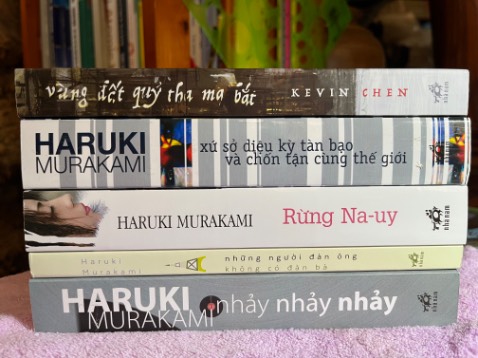 Sách mới, giá tốt. Đợt này Tiki bọc thêm màng co nhưng hộp bên ngoài vẫn mỏng quá. Nhận hộp rách mà thót tim.