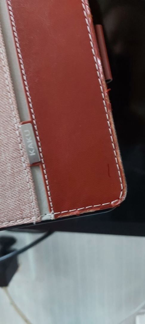 chất lượng không tốt, chưa gì đã bong tróc hết phần rìa.