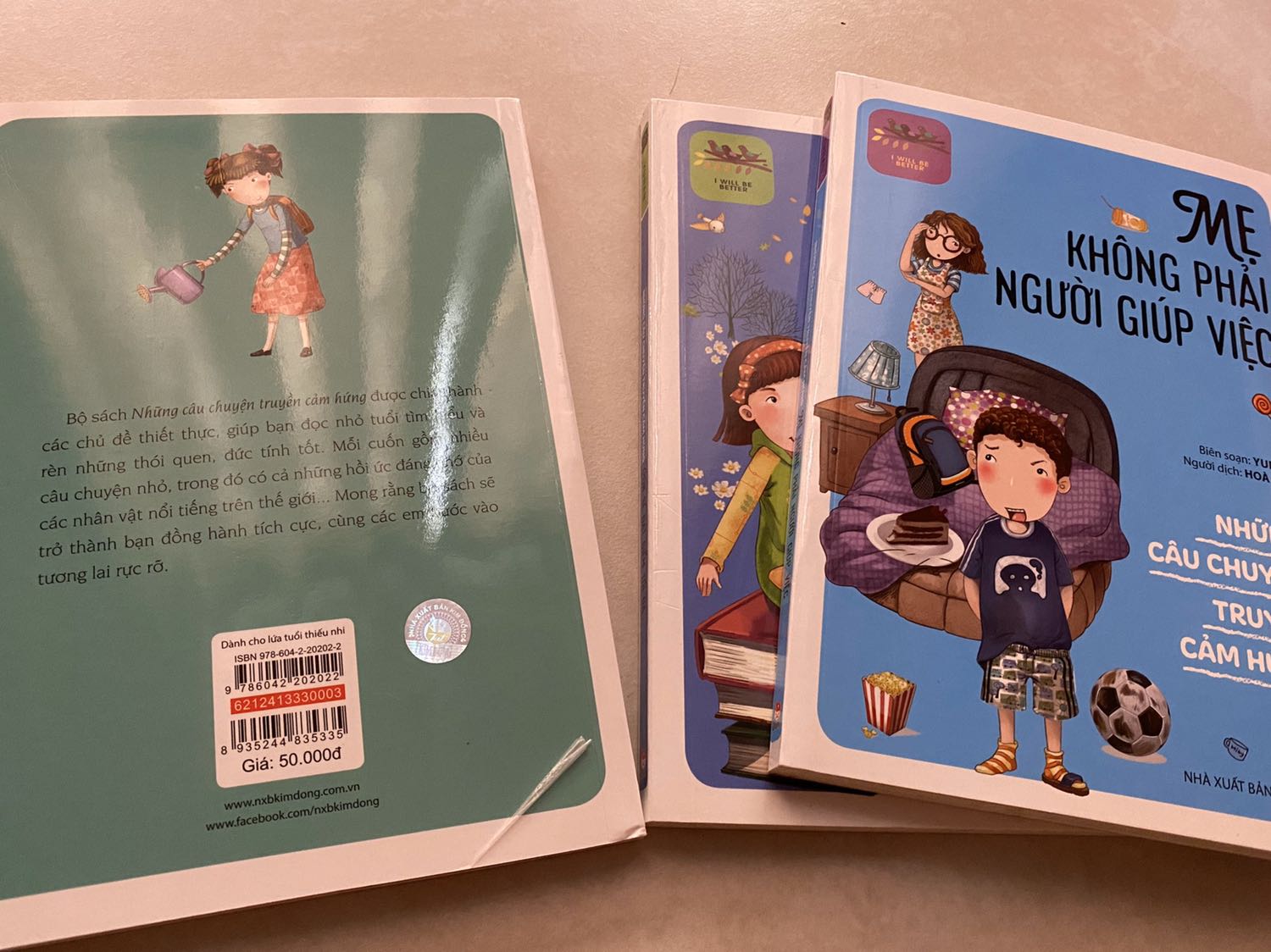 Giao hàng nhanh. Tuy nhiên sách mới nhận đã bin xước góc nên không thật sự hài lòng lắm. Mua tặng mà như vậy làm sao tặng được nữa.