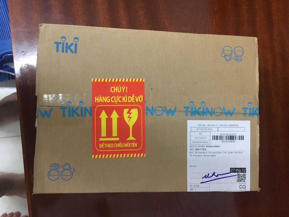 Giao hàng nhanh, tiki bao bọc hàng rất kỹ, ko 1 vết xước. Sữa uống rất thơm, ngon và 1 điều rất hài lòng là hạn sử dụng còn rất dài, tới T6.22