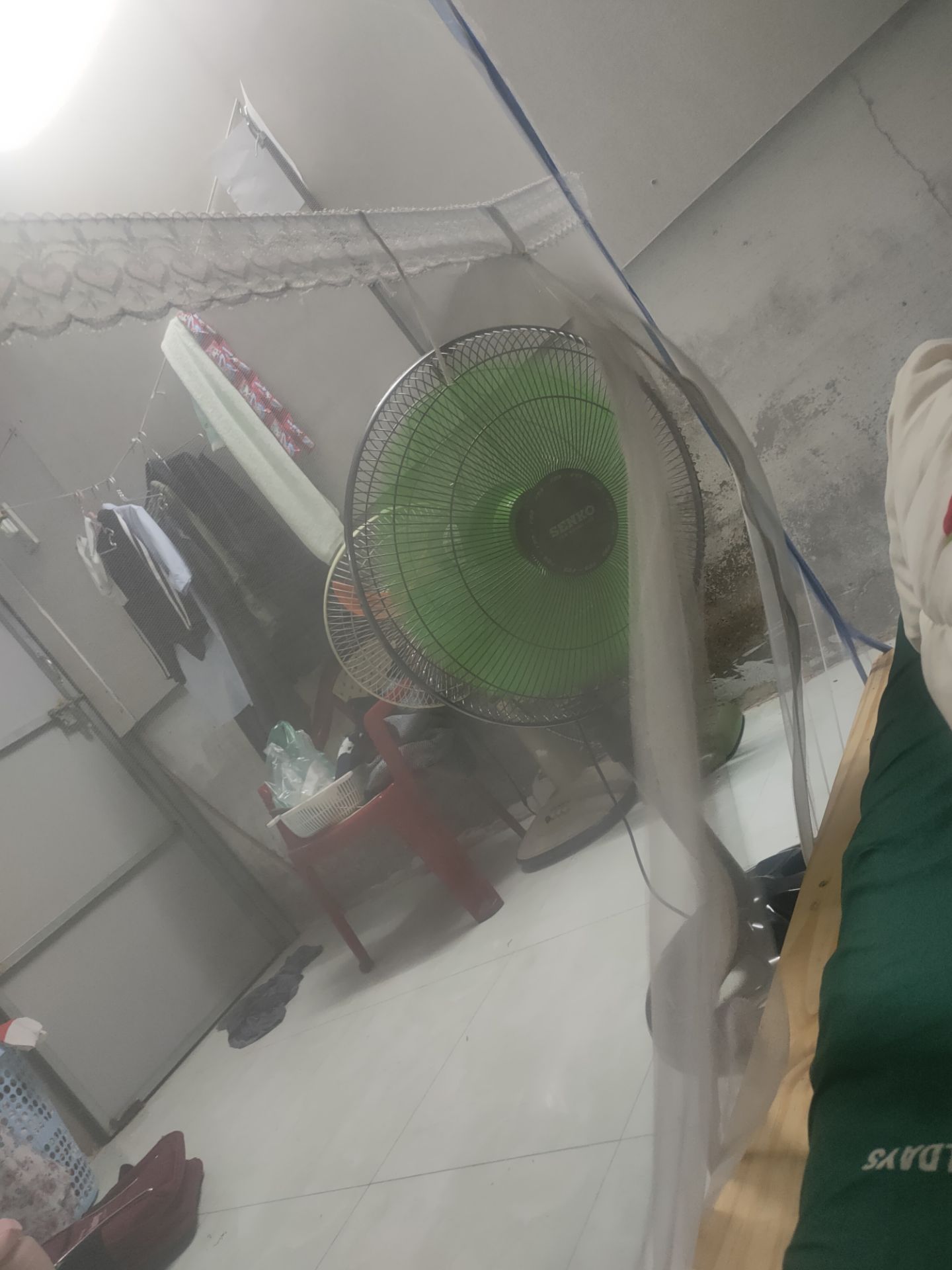 quạt mát, không biết trời nóng thế nào. từ lúc mua quạt tới giờ mưa suốt hahaha. Ít thấy khi nào sale, sale thì chắc mua tiếp 1 cây quạt mát, không biết trời nóng thế nào. từ lúc mua quạt tới giờ mưa suốt hahaha. Ít thấy khi nào sale, sale thì chắc mua tiếp 1 cây