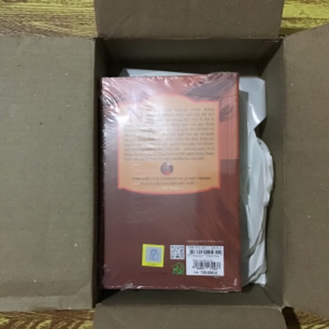 Mua lúc giảm 38%,không có mã giảm nhiều,nhưng mê nên không đợi 50% được,nhà Trẻ thì sẽ có lúc giảm 50%. Sách mới,nội dung hay,đóng gói chắc chắn và giao nhanh. Nội dung thì k thể chê của tác giả