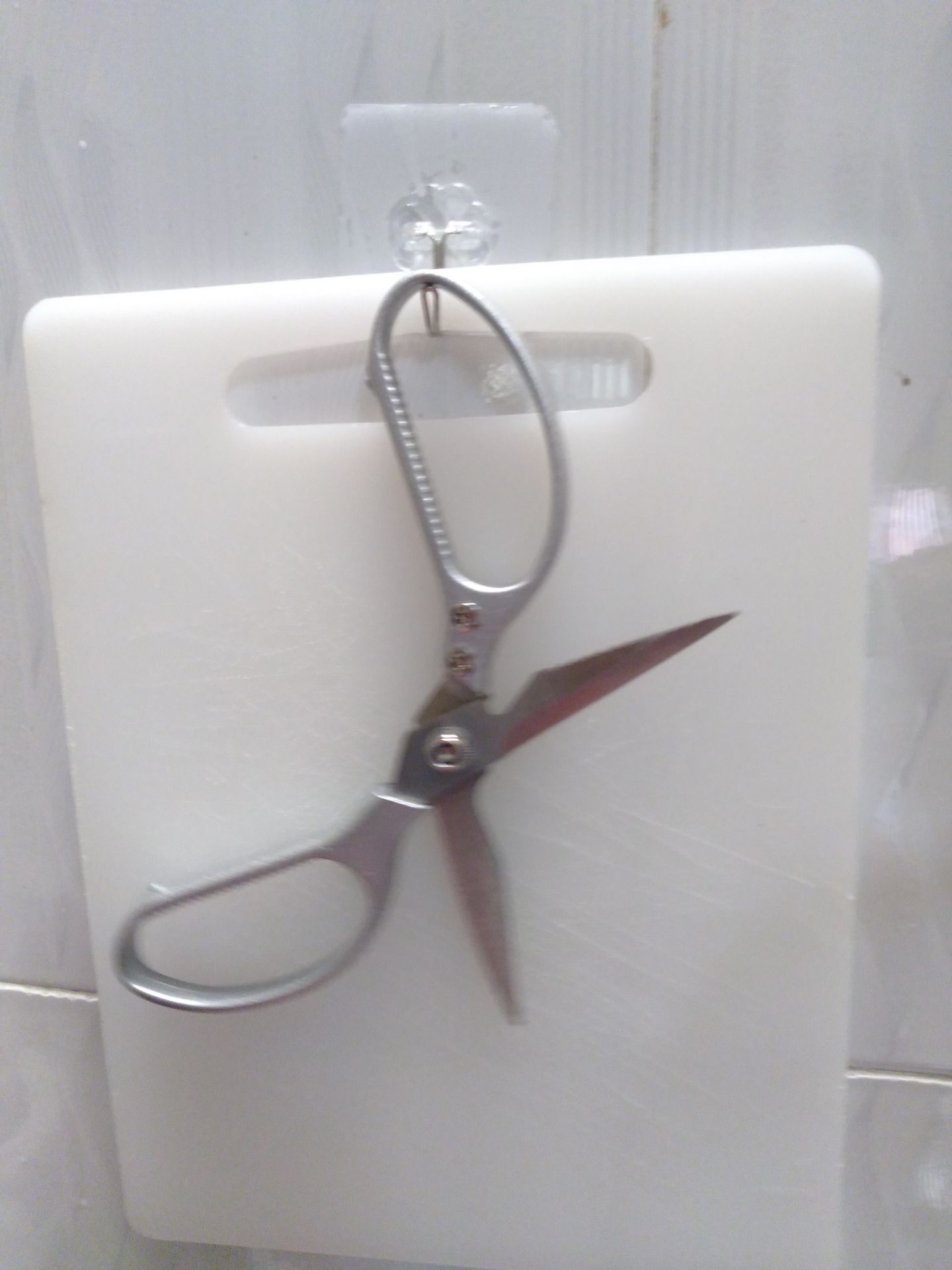 Kéo đã giao giống như hình Tiki đã đăng và chất lượng tốt ( đã ưu sử dụng nhiều ngày ) Rất yên tám . Mong Tiki cũng kiểm tra các mặt hàng khác đúng chất lượng . Về giao hàng thì cháu Shipper rất hoà nhã vui vẽ .