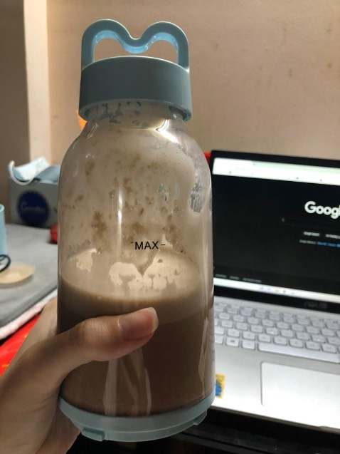 Máy xay mạnh,mình xay smoothie có bỏ dâu vào cũng xay được. Nhìn chung thì sản phẩm ổn. Đáng tiền. Mình ddax xay thử những món cứng hơn như táo,lê   mấy món đó có xay đc