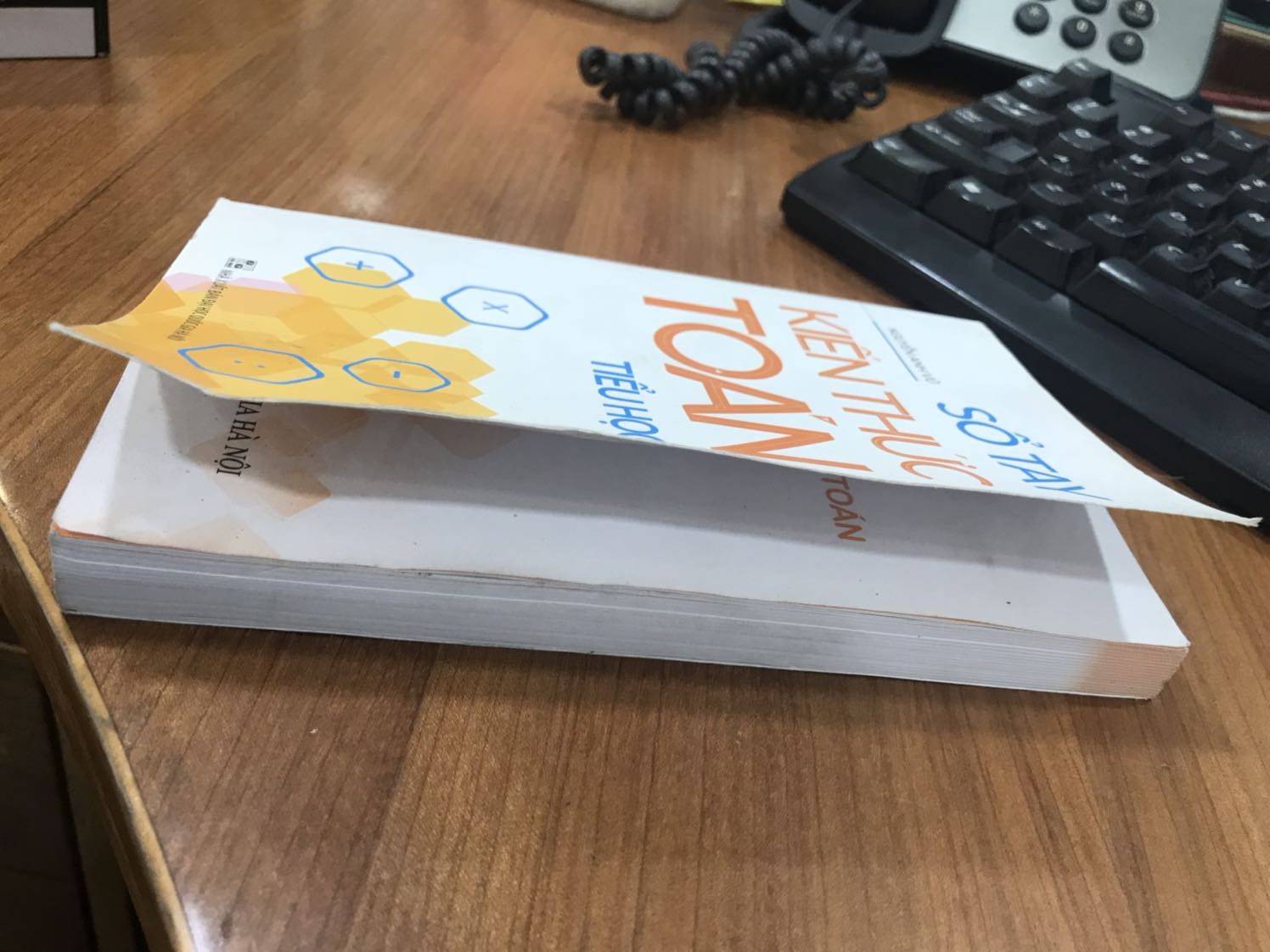 Mình mua hàng tiki khá nhiều nhưng đây là lần không hài lòng nhất. Sách nhận cũ, bẩn. Ko hiểu bạn sắp hàng nghĩ gì khi chọn quyển này