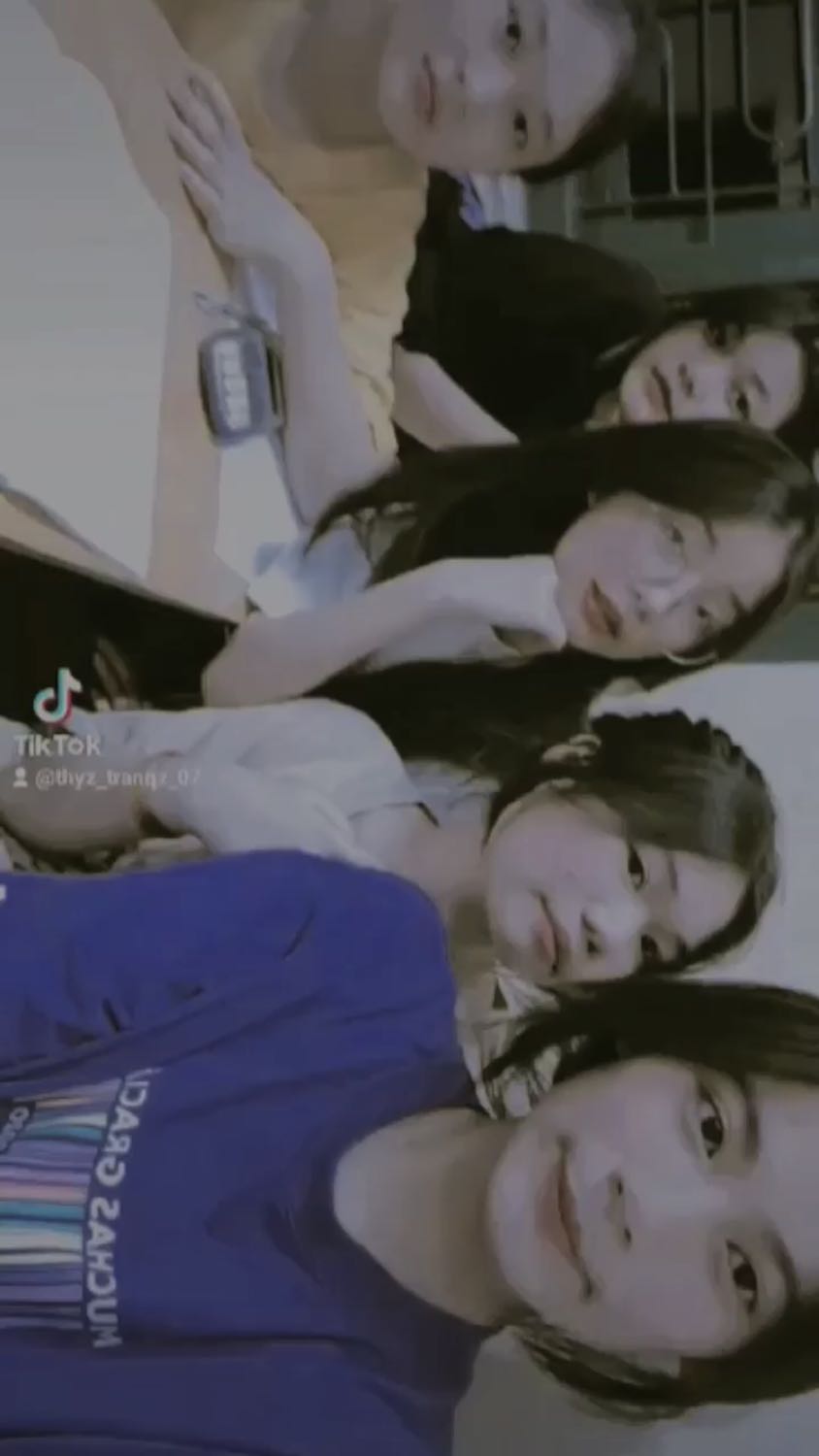 Hhhujnvc hjjnhgfv ghb gh là hhhjjjjjjjj