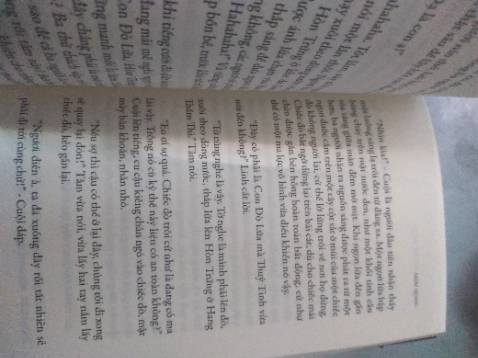 Giao hàng nhanh, đóng gói cẩn thận. Về phần nội dung, sách có sự xuất hiện của các nv cổ tích, thú vị vô cùng. Đọc còn đang dang dở nhưng thấy nó rất hayyyyyyy