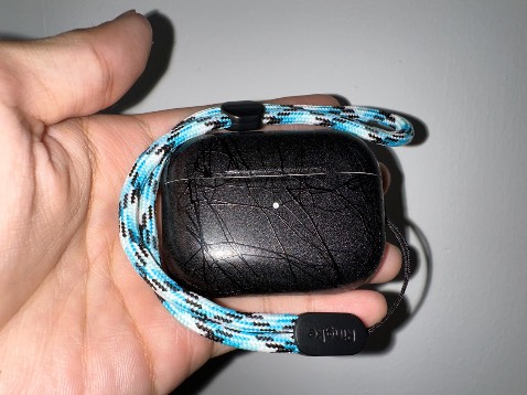 Sản phẩm dây chính hãng Ringke, màu đẹp như mô tả, khá chắc chắn, giao hàng hoả tốc nhận ngay sau 2 tiếng