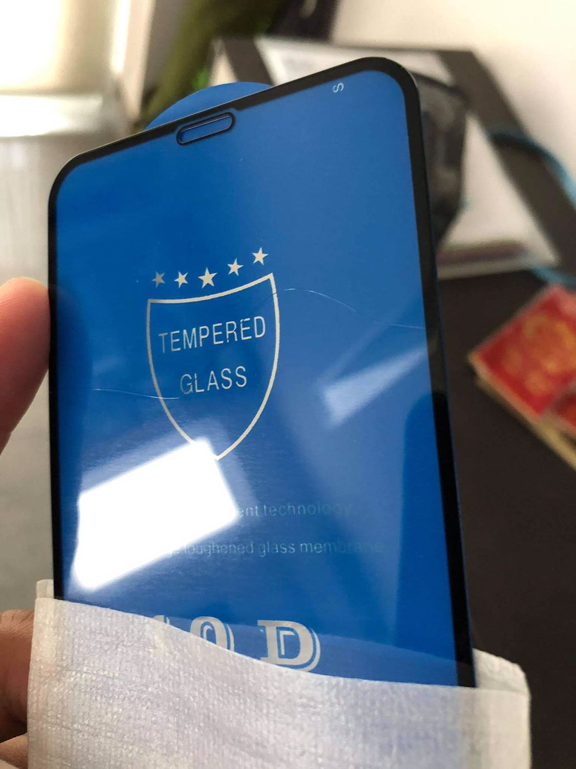 Hàng giao bị nứt kính cường lực ?