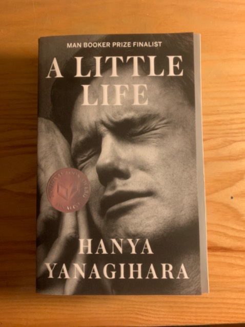 Truyện dày dặn, mà bìa với giấy hơi mỏng nên mọi người bảo quản cẩn thận. Lúc mua về mình bị DF phần góc trên của gáy sách nhưng cũng không nặng lắm nên chấp nhận được. Giao hàng tầm 1 tuần (sớm 1 ngày so với dự kiện của app). Đặc biệt là giá siêu hời luôn.