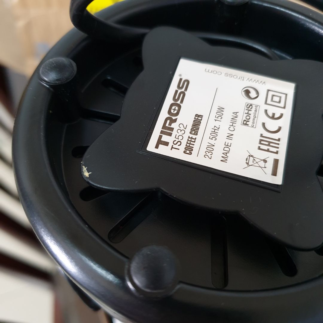 Hàng giao bị lỗi: nắp máy vỡ miệng nhựa + chân máy cho thấy có vẻ máy không mới 100%. Xem hình đính kèm.

Đề nghị shop đổi hàng đảm bảo mới nguyên.