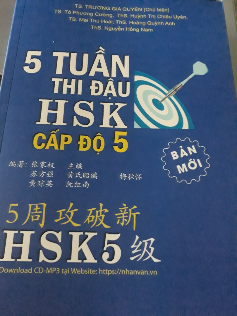 sách vừa, không dày lắm. Sách được bọc trong túi bóng cẩn thận. Lâu rồi mới thấy hóa đơn giấy của tiki