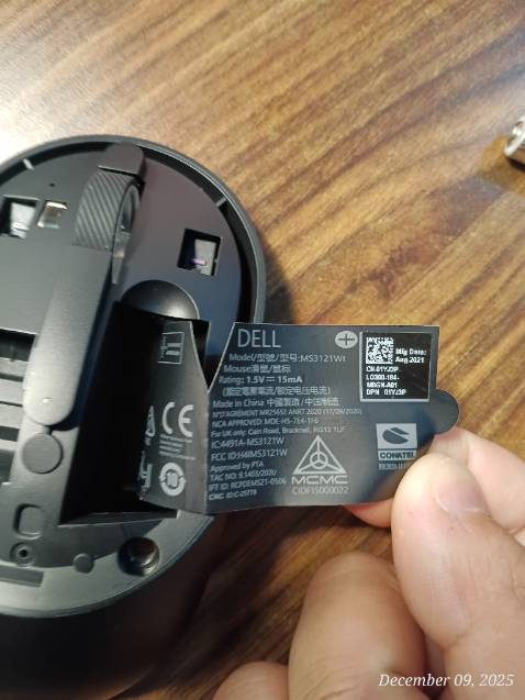Đặt mua mã 5221, lại giao mã 3121 nhưng vẫn đóng hộp 5221. Hộp thì méo mó, cũ kỹ, vàng ô cả ra. Pin cũng ko có đi kèm trong khi combo này chính hãng của dell luôn có 3 pins (dell có cả video khui hàng combo này luôn)

Có dấu hiệu *** đảo.