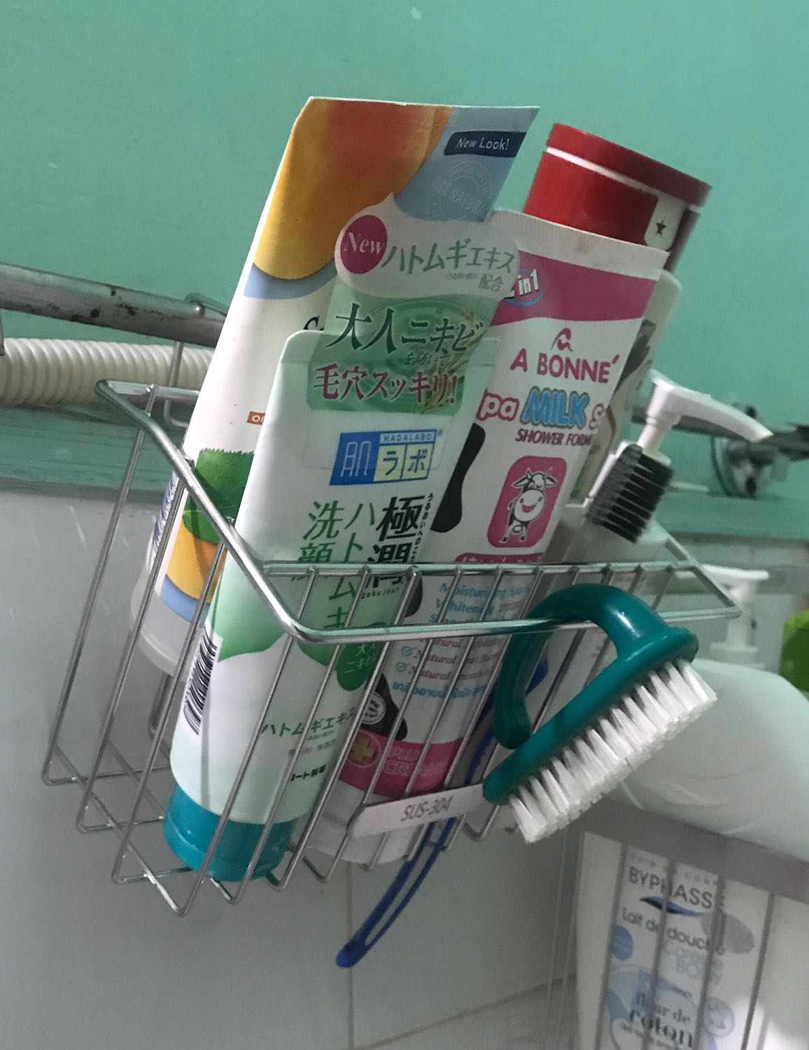 Kệ đẹp. Chất liệu chắn chắn. Mình dùng treo trong nhà tắm để đồ linh tinh rất tiện
Để vừa dầu gội, SRM linh tinh nha

Điểm nên mua khác của bạn này là có hỗ trợ tiki now đó mọi người
Nên sẽ không bị chờ dài cổ như Tiki fast khi bị đẩy đơn qua GHN haiz