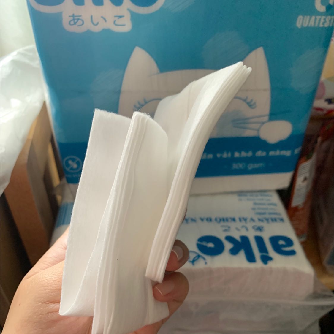 Khăn khô đa năng dùng lau cho bé sơ sinh rất thích, vải mịn thấm nước nhanh. Gói bự siêu rẻ thay vì dùng bịch khăn giấy ướt, rất tiết kiệm! các mẹ có bé sơ sinh nên mua ạ!!