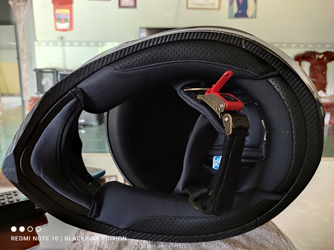 giao hàng khá nhanh khoảng 3 ngày mũ đội êm,chất lượng ổn so với giá tiền,những con nón trong tầm tiền này thì mọi người nên chạy tốc độ khoảng dưới 60 là rất ổn không bị ù.tóm lại nón tốt ngon bổ rẻ mn nên mua❤️