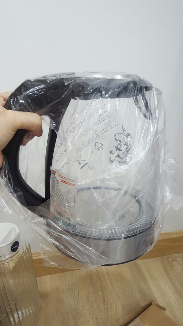 tiki gói hàng rất kĩ lưỡng, sp được bọc trong xốp chắc chắn, có phiếu bảo hành bên trong. dây hơi ngắn tí nhưng được cái bình nước thủy tinh nên nhìn rất đẹp. khi đun sẽ có đèn xanh trông bắt mắt.