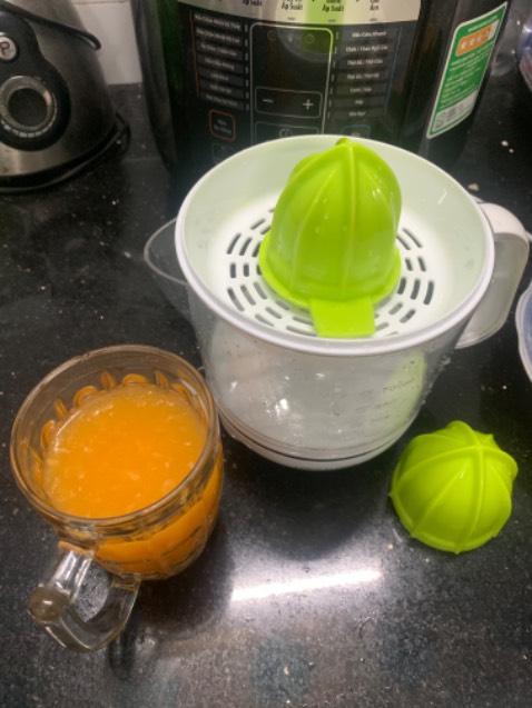 Giao hàng nhanh ,chưa đầy 24h  ,tét thử thấy máy chạy êm ,vắt hết nc ,máy mạnh ,kiểu dáng đẹp ,rất  thích hợp cho gia đình ,rất tuyệt vời ,sẻ giới thiệu bạn bè mua dùng 👍👍