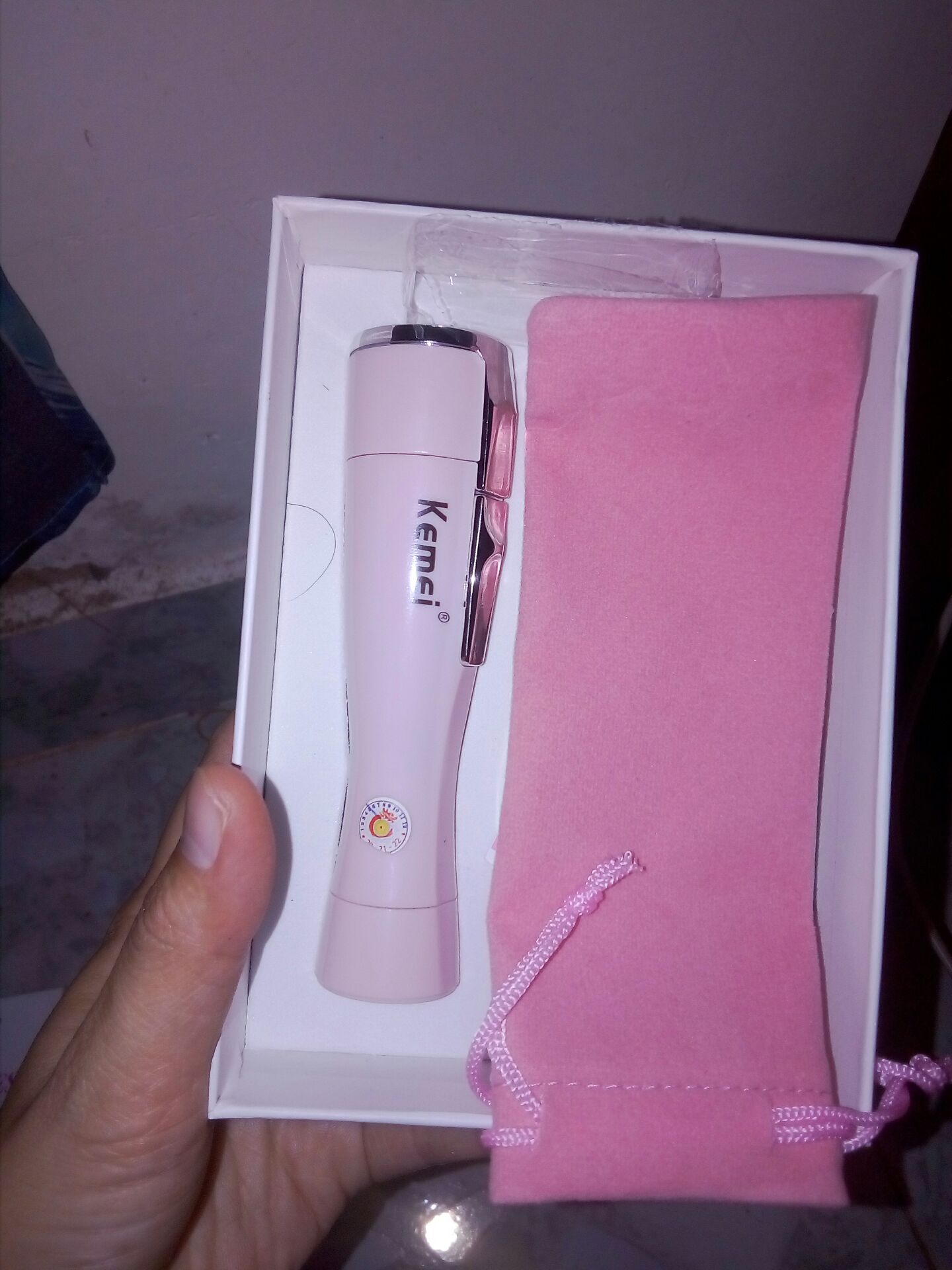 giao hàng nhanh, đóng gói kỹ, nhân viên TV nhiệt tình,sp như hình nhưng máy yếu tháo lưỡi dao ra thì máy quay còn lắp vô thì ko chạy giao hàng nhanh, đóng gói kỹ, nhân viên TV nhiệt tình,sp như hình nhưng máy yếu tháo lưỡi dao ra thì máy quay còn lắp vô thì ko chạy