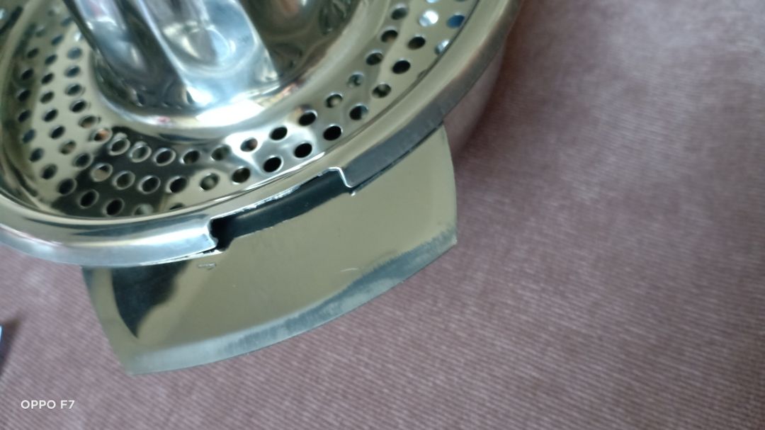 Chất lượng quá tệ. Hàng mõng, mốp méo, trầy xước, cạnh rất bén dễ bị đứt tay. Hàng dởm chẳng phải inox gì đâu. Quá thất vọng ?