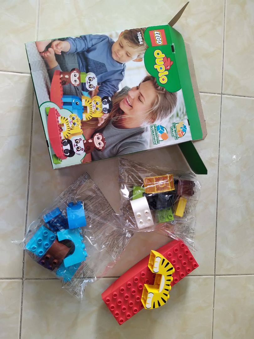 Giao hàng siêu nhanh, sáng đặt trưa có, đóng gói cẩn thận, hàng mới, shipper dễ thương. Chất lượng sản phẩm chính hãng thì khỏi chê, đầy đủ viên gạch, mua lúc sale nên được giá tốt. Tiếp tục ủng hộ tiki!