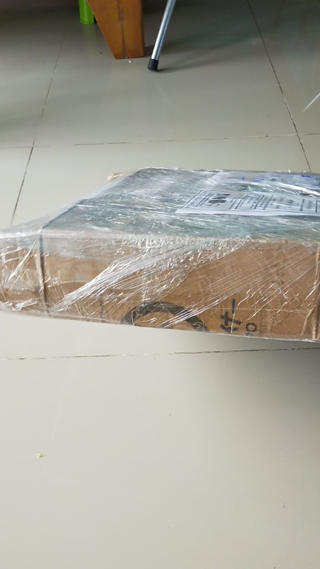 đặt 2 cái giao 1 cái. yêu cầu giao bù mà chờ cả tuần rồi vẫn chưa thấy gì hết. hình ảnh kiện hàng trước và sau khi mở ra đều đã quay clip và gửi mà kêu chờ xác nhận. tới khi nào mới có câu trả lời đây TiKi?