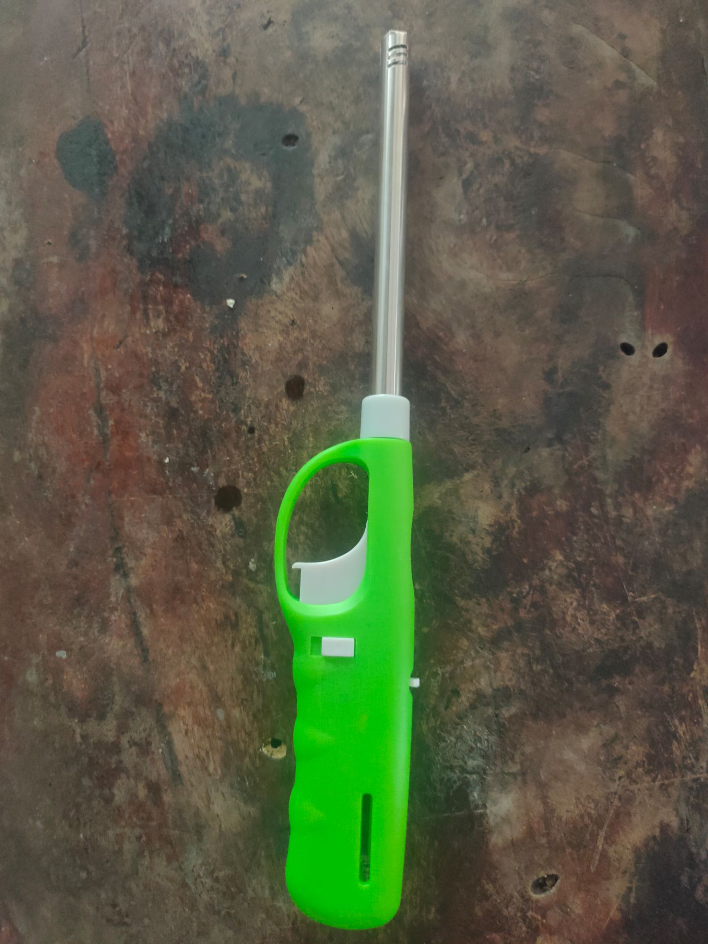 Cây mồi lửa nhựa rất ộp ẹt mỏng manh. Giao sản phẩm không đúng như quản cáo 
Muốn giao sản phẩm tương tự thì cũng được, nhưng đừng để giá bán sản phẩm khác nhau