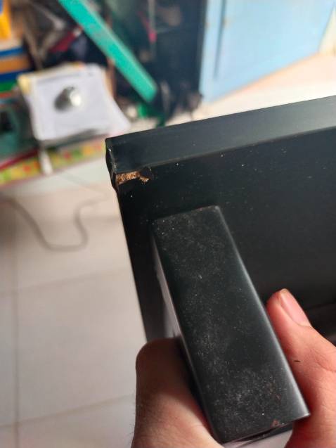 Bàn bị trầy xước hết ở 4 góc. Đóng gói chèn gốc không kỹ. Không biết là do vận chuyển hay do bàn từ cơ sở gửi như vậy. Thấy không hài lòng với sản phẩm. Bàn bị trầy xước hết ở 4 góc. Đóng gói chèn gốc không kỹ. Không biết là do vận chuyển hay do bàn từ cơ sở gửi như vậy. Thấy không hài lòng với sản phẩm.