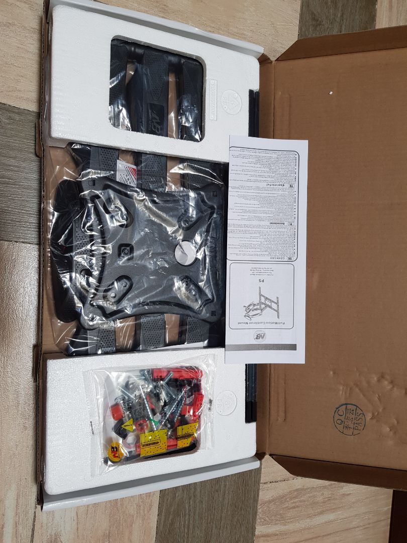 Sản phẩm đầy đủ phụ kiện và đẹp như mô tả. Tiki giao hàng rất nhanh, sớm hơn dự kiến 3 ngày. Khung treo đẹp, chắc chắn, chất lượng xuất sắc và rất dễ lắp đặt. Rất đáng đồng tiền ! Cảm ơn Tiki !