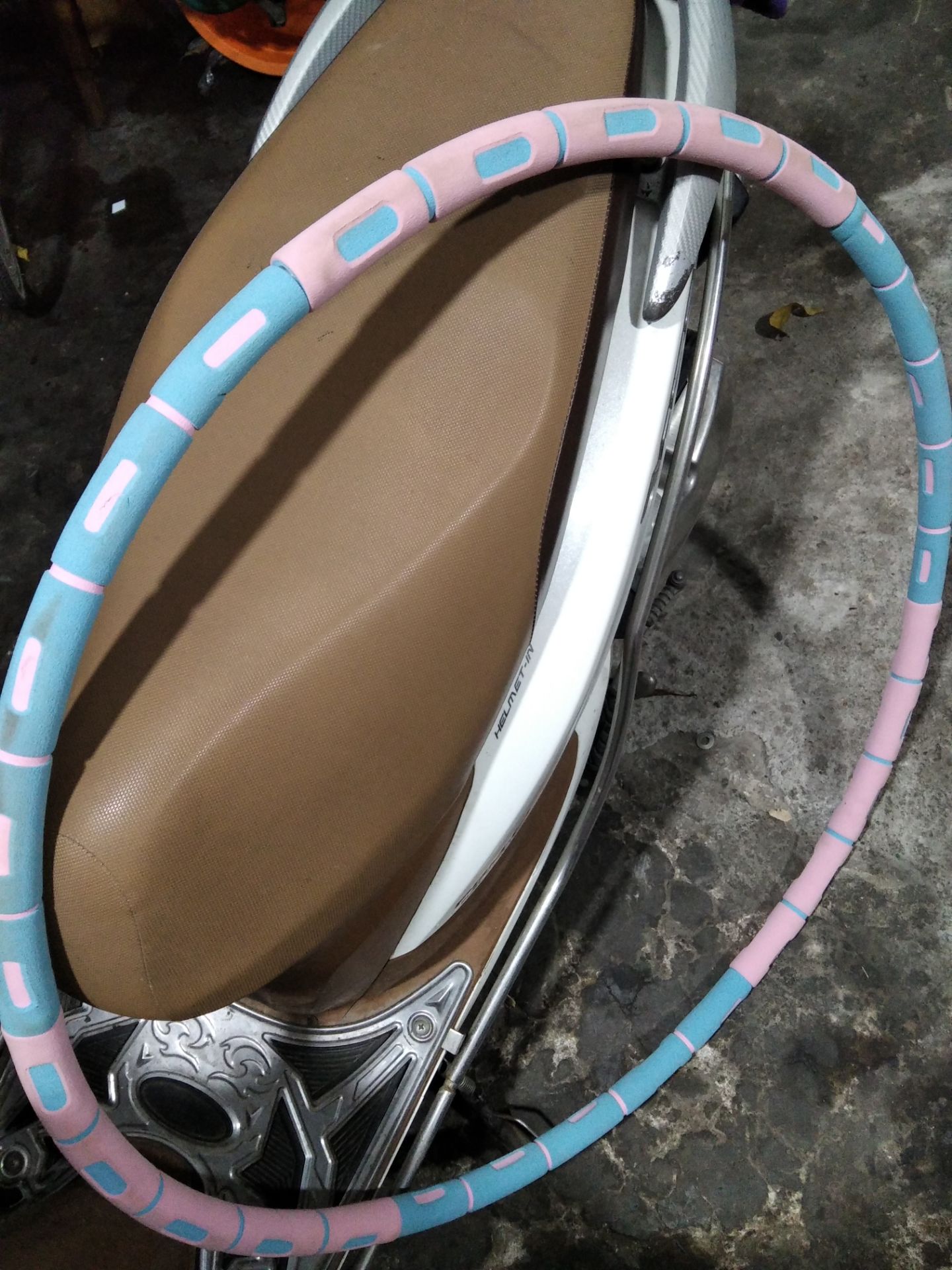 vòng lắp khá chắc chắn có đệm mút nên lắc ko đau sau này dùng nhiều mà có hỏng sẽ ủng hộ shop tiếp giao hàng nhanh lắp cũng dễ nữa