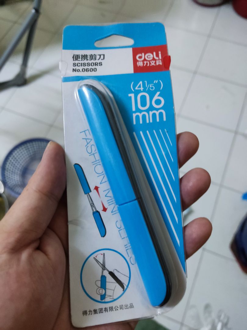 Kéo nhỏ gọn, nhận hàng mà tưởng shop gửi cây viết