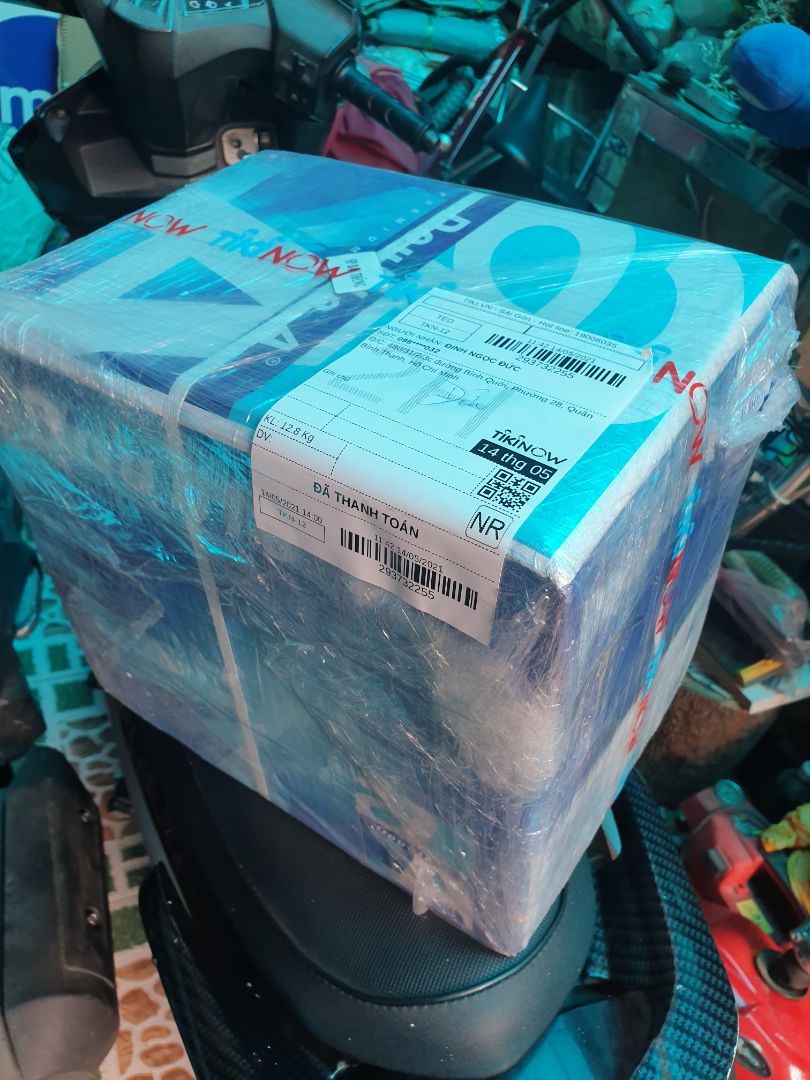 Sản phẩm đóng gói cẩn thận, không móp, bạn nhân viên giao hàng rất thân thiện. Giá đã bao gồm VAT, giao 2h, rất tiện mua cho công ty.