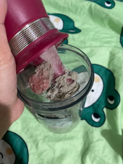 Máy đẹp, nhẹ, nhỏ gọn, thiết kế dễ đẩy phẳng. Máy hút bụi tốt, hút tóc và lông rất nhanh. Hút sạch hơn máy deerma mình từng mua mà kêu còn êm hơn nữa chớ. Tối qua đã hút với máy deerma mà sáng sớm nhận máy hút lại với máy này và kết quả. Biết vậy mua máy này từ sớm đỡ tốn tiền ***. Perfect, 1000 điểm. Xứng đáng mua.