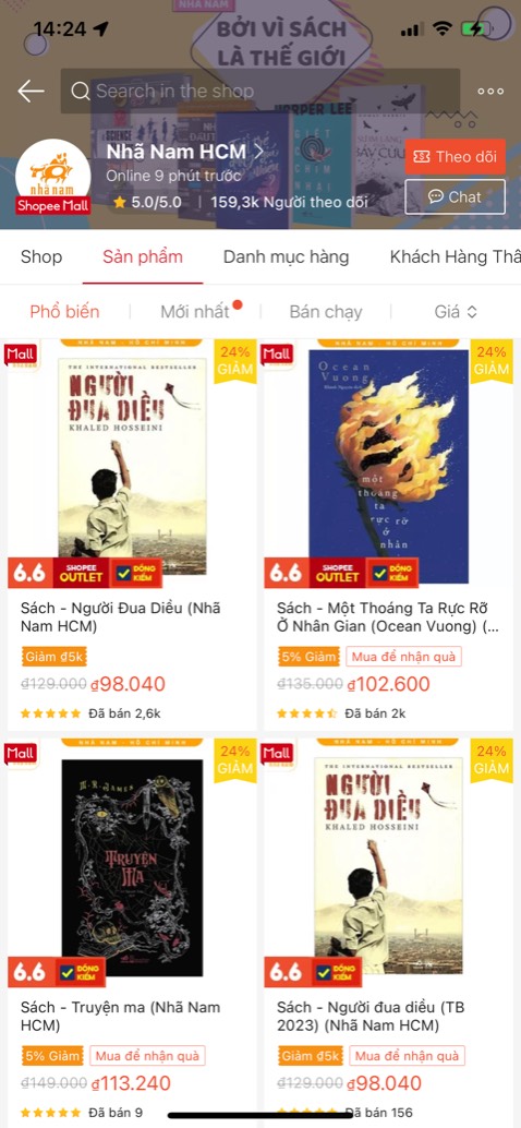 Mình mua cuốn này 2 lần. Một lần trên trang *** của Nhã Nam. Một lần ở Tiki này. Nhưng khi hàng về, mình thấy màu sắc 2 cuốn hơi khác nhau và giá ghi trên bìa của 2 cuốn khác nhau luôn. Cuốn bên trái 109k là mua trên trang *** của Nhã Nam, còn cuốn bên phải 129k là của Tiki. Này là do tái bản hay sao nhỉ?