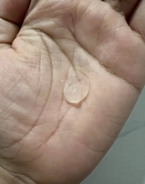 Trước dùng srm của chị mà nay thấy giảm giá nên mua thử, cảm giác sạch hơn mà vẫn ẩm khá ok