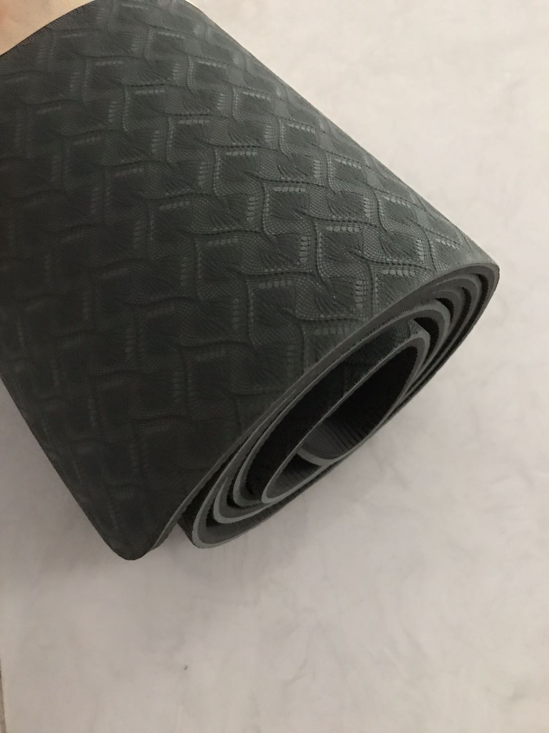 Đã nhận được nhưng rất lâu, mua từ 11/08 đến 20/10 mới nhận dc. Mình đặt xanh lá nhạt giao màu xanh đen. Chất lượng cũng tạm.