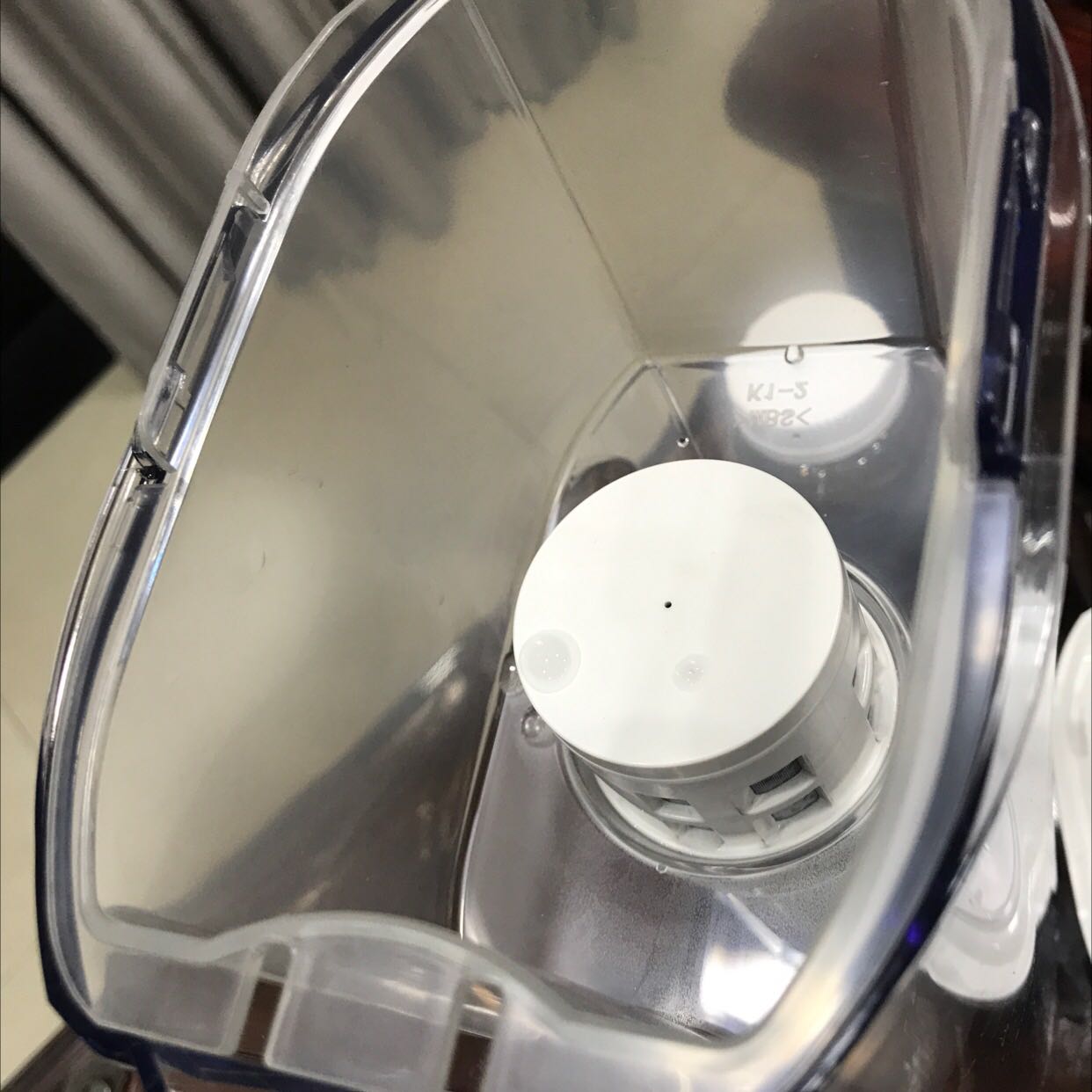 Rất dễ dùng. Vài phút là có nước uống tinh khiết ở nhiệt độ thường. 5 sao cho sản phẩm và cho shop.