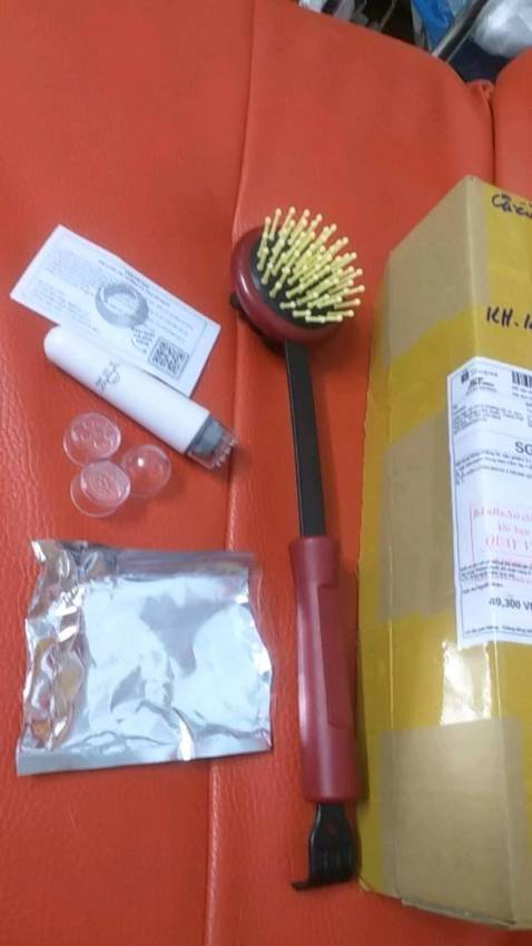 Đã nhận đủ 2 sản phẩm. Gậy gãi ngứa cầm chắc tay lắm ạ. Nhỏ gọn, tiện dụng, dễ cầm theo bên người. Mình mua cho ông bà mà đứa em mình nó xí dùng luôn, may mà đặt mua 3 cái không thì nó tranh mất của người lớn🤣 Chất lượng sản phẩm tuyệt vời! Mong shop tiếp tục phát huy.