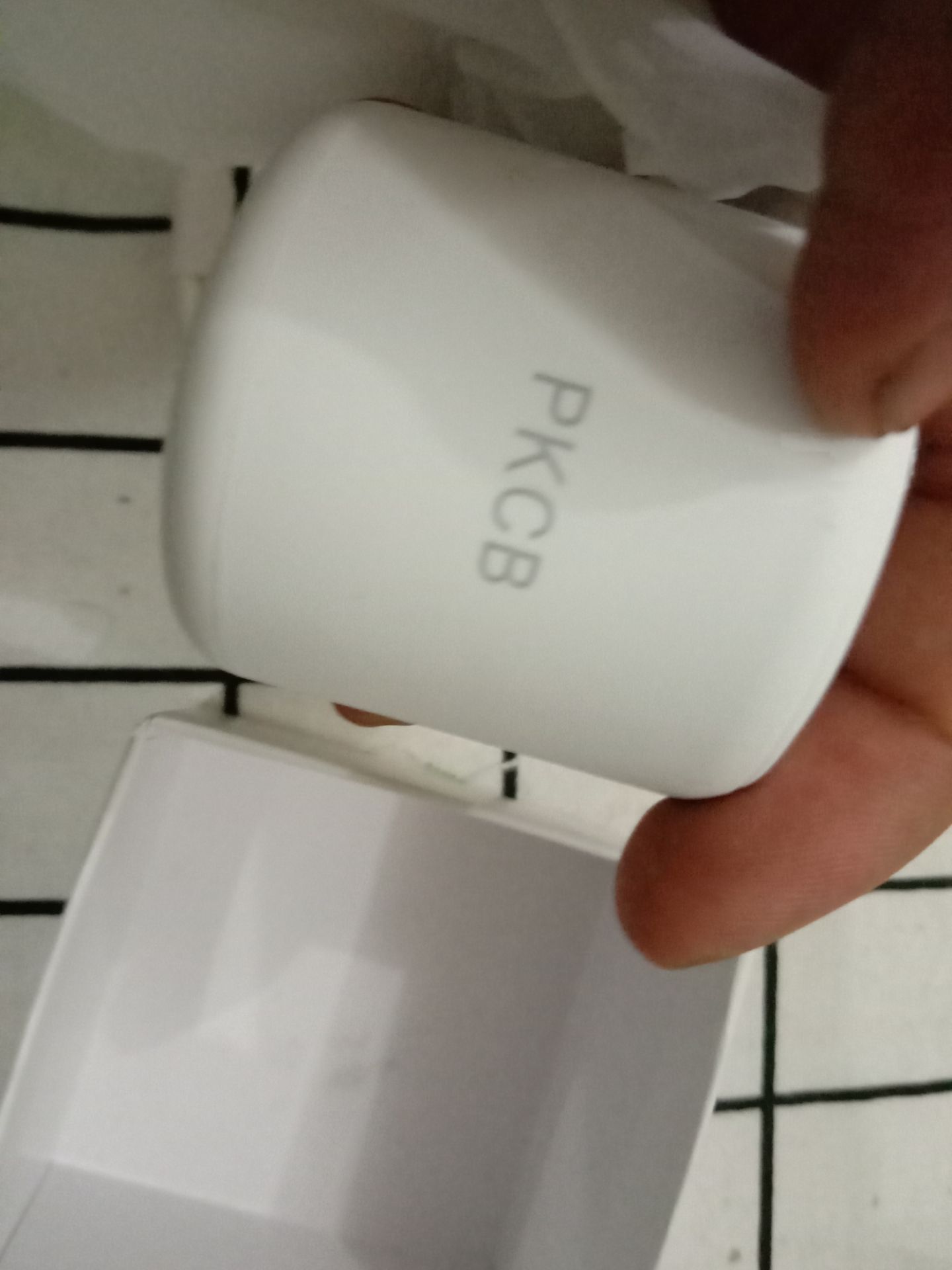 giao hàng nhanh. dê sử dụng.cảm nhận đầu tiên là loa quá đẹp. còn về âm thanh thì mỗi người một cảm nhận với mình cũng ko có chuyên môn nên ko dám đánh giá nhiều.