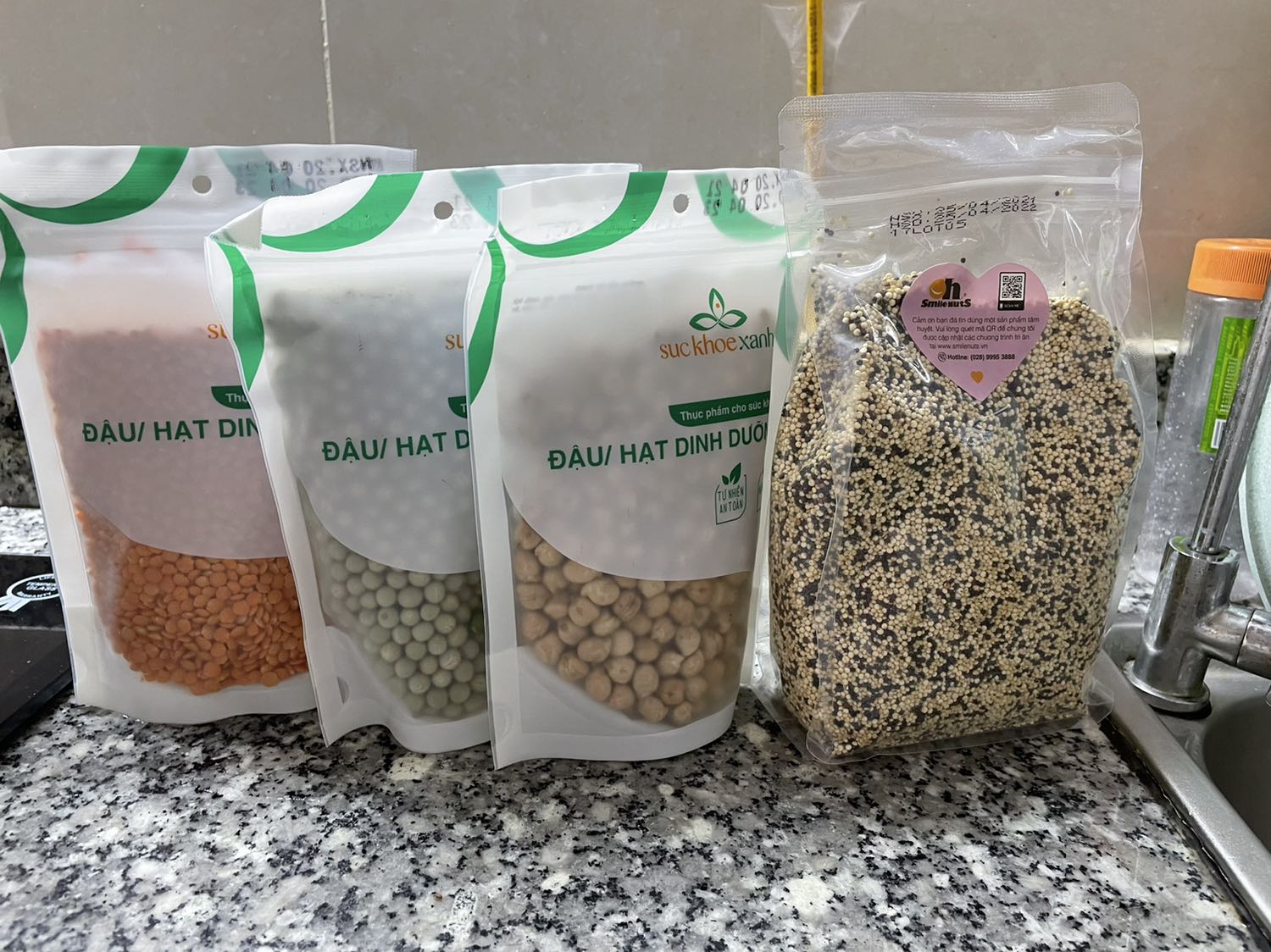 Shop đóng gói rất chỉn chu và giao hàng rất nhanh. Ăn ngon sẽ tiếp tục mua