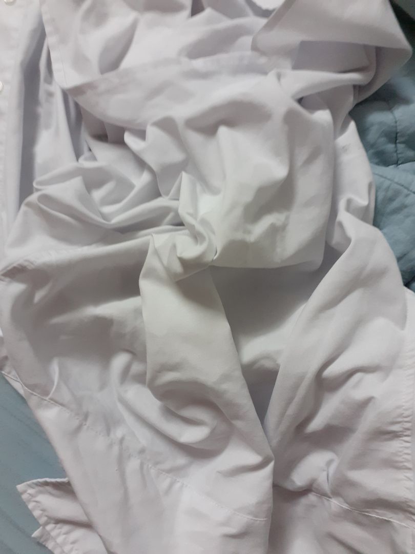 form áo đẹp, vải có vẻ ko được dày dặn