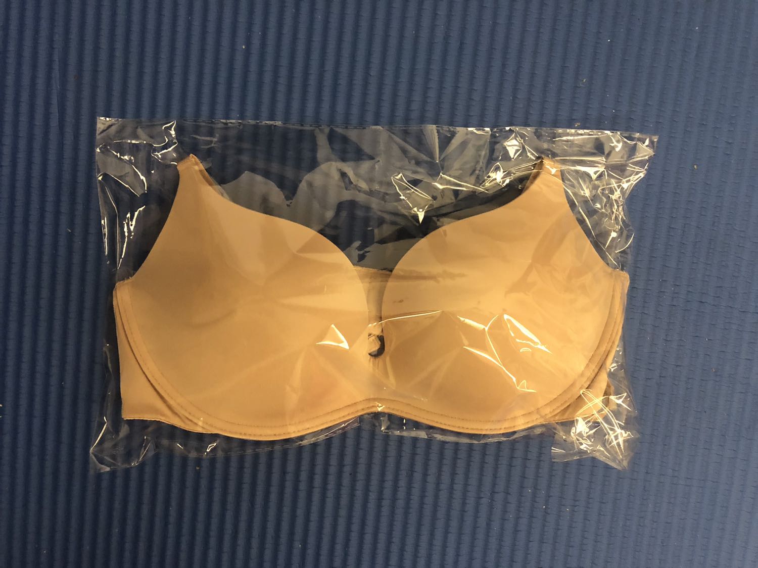 Áo rất nhẹ và vừa vặn, giao hàng nhanh. Cảm ơn Shop. Hình chụp sản phẩm đây.