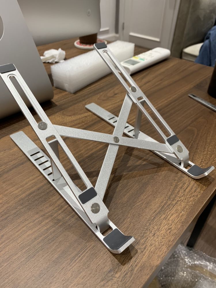 Đóng gói giao hàng nhanh, sản phẩm chất lượng. Khớp nối trục rất chắc chắn khi bẻ. Gấp gọn mang đi được. Hơi mỏng nhưng chịu tải đc laptop 16 inch