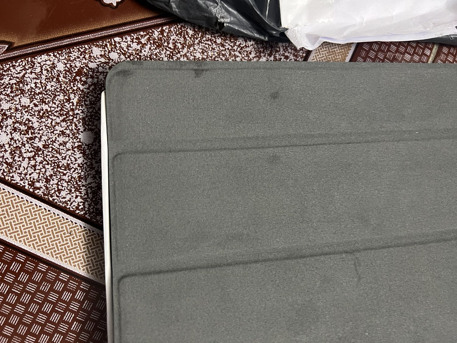 Sp bụi dơ và có dấu hiệu đã qua sd trước đó .rất thất vọng và ko đáng với số tiền mua sp