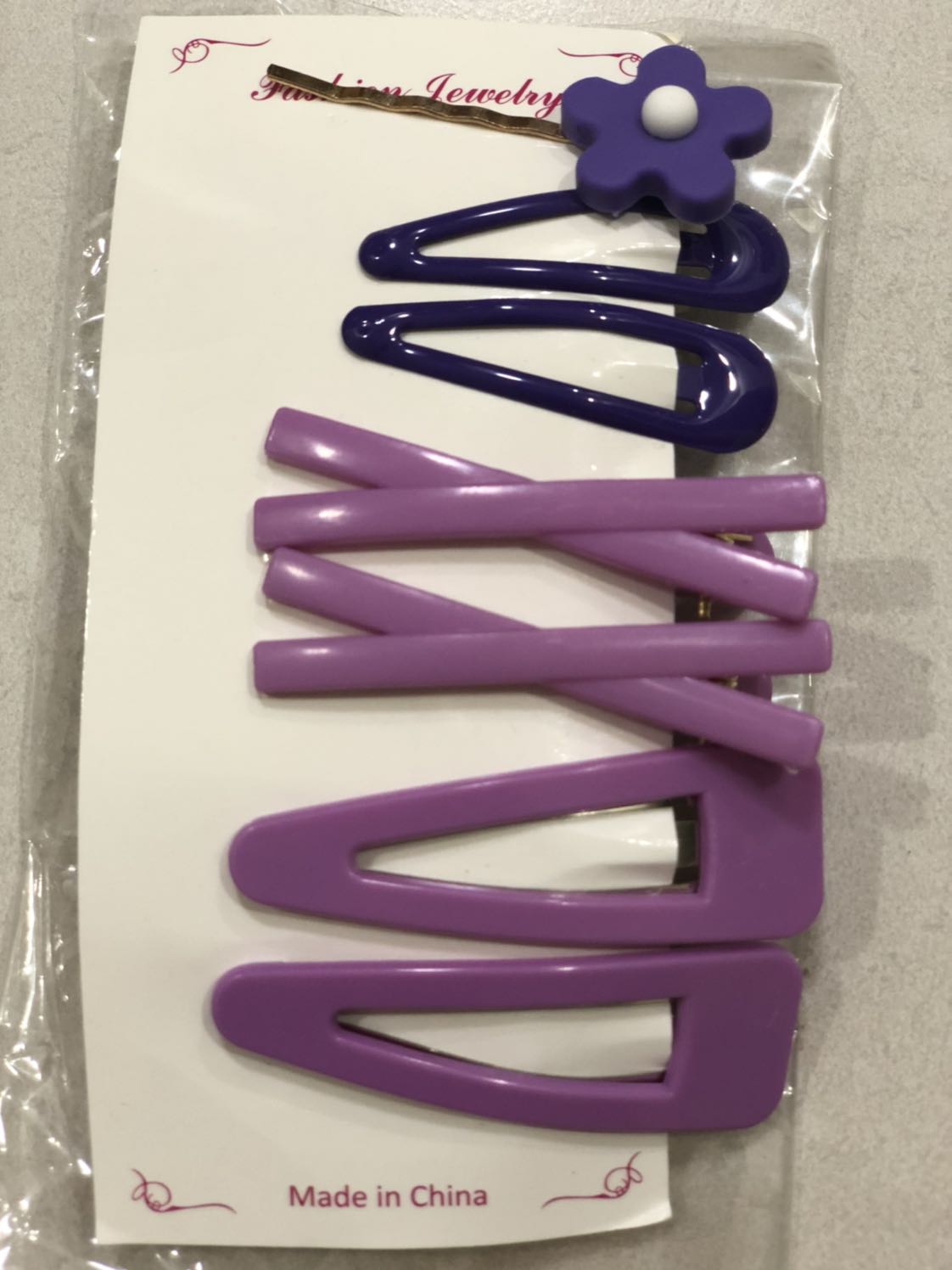 Sp có mẫu mã giống như hình nhưng chất liệu bên ngoài không giống lắm. 4 cây màu tím nhạt nhìn là ko muốn sử dụng. 
2 cây kẹp bật màu tím nhạt bị trầy trụa khá nhiều.
Tôi muốn trả lại Sp. Sp có mẫu mã giống như hình nhưng chất liệu bên ngoài không giống lắm. 4 cây màu tím nhạt nhìn là ko muốn sử dụng. 
2 cây kẹp bật màu tím nhạt bị trầy trụa khá nhiều.
Tôi muốn trả lại Sp.